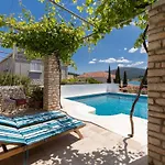 Gradina 01 Villa *