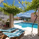 Gradina 01 Villa *