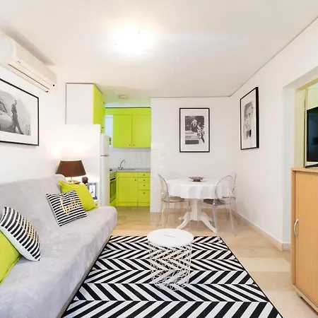 Gradina 01 * فيلا لوكا