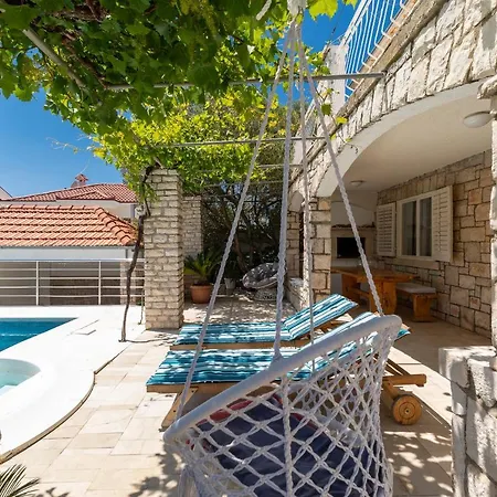 Villa Gradina 01 *